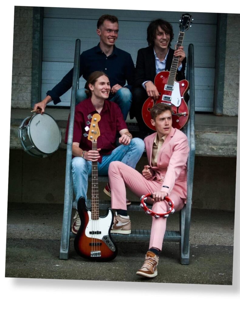 Kom op 11 oktober naar de Grote Kerk en laat u verrassen door deze getalenteerde 4 koppige Rock Band The Passengers, bestel nu snel je tickets!